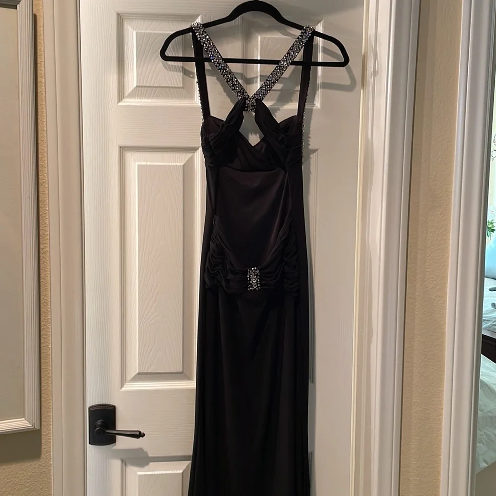 Black low back w sequins gown - Picture 3 of 7